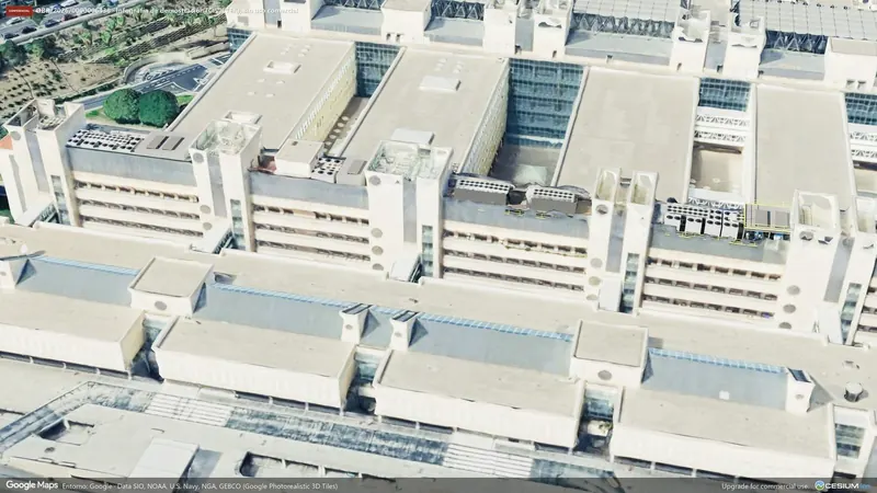 Render fotorrealista de la banda de cubierta con la central de frío: salas de máquinas, enfriadoras y disipadores nuevos sobre las bancadas.